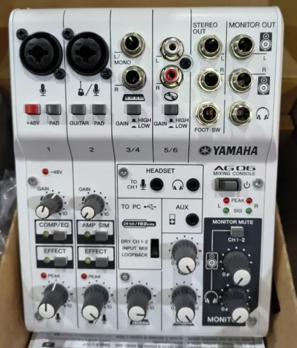Mesa de som e interface de audio Yamaha Ag06 semi-novo Mixer Instrumentos Musicais