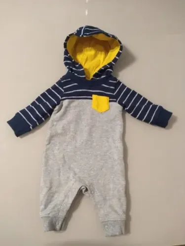 Macacão Carters com capuz, tamanho NB (recém nascido)