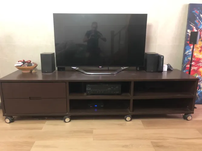 Rack para TV com Rodízios