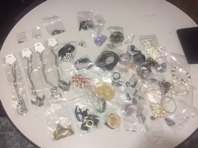 lote de bijuterias diversas coplares, pulseiras, brincosetc
