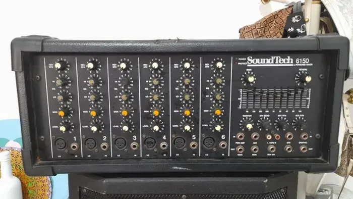 Mesa Amplificada SoundTech com 6 canais - americana