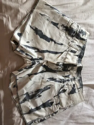 Short cru e cinza