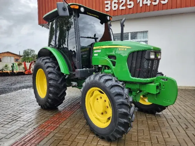 Trator Agrícola John Deere 5090 E 4x4 Cabinado, Ano 2016, Único Dono, 2800 horas.