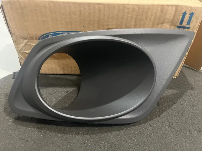 Moldura do farol de milha com furo Ford Ka 11/13. 