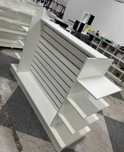 GÔNDOLA METADE CANALETADA/PRATELEIRA MDF