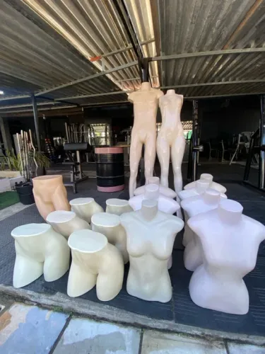 MANEQUINS SEMI NOVOS leia o anúncio