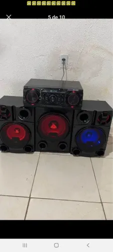 Som automotivo com subwoofer e 2 caixas de som
