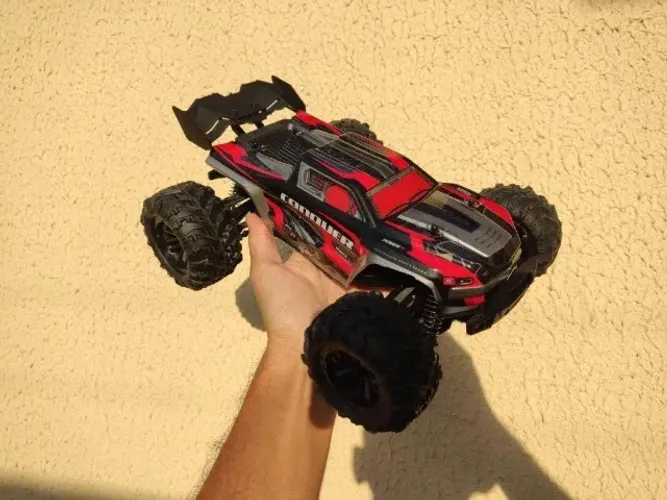 Carrinho de Controle Remoto Conquer Recarregável 50km/h Preto Vermelho