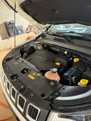 Carro muito novo de mulher 