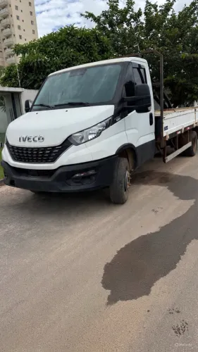 Caminhão Iveco