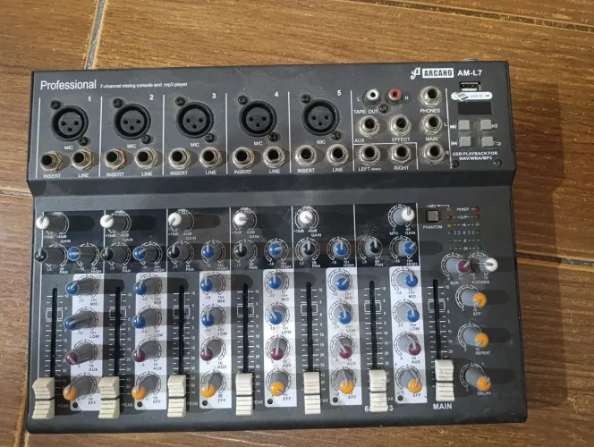 mesa de áudio, Arcano AM-L7 Professional 7-channel mixing consol