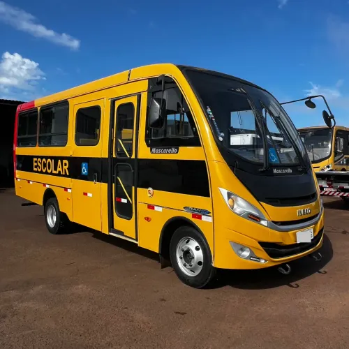 Micro-ônibus escolar Iveco WayClass 70C17 HDE 2019 - 30 Lugares, 6 Pneus Novos 