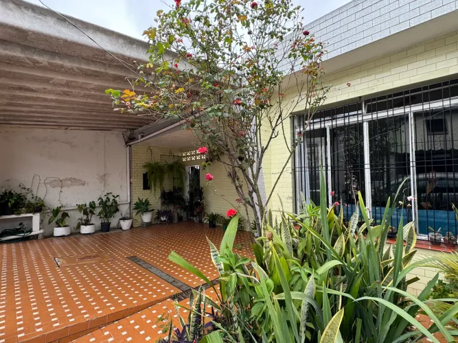 Casa à venda na Vila Prel, São Paulo-SP: 2 quartos, 2 banheiros, 2 vagas, 152m²!