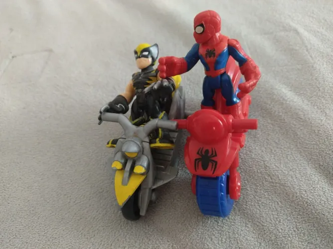 2 motos Marvel