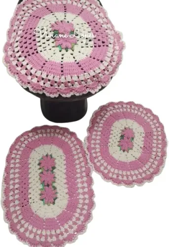 Jogo de banheiro crochê florzinhas rosas 03 peças