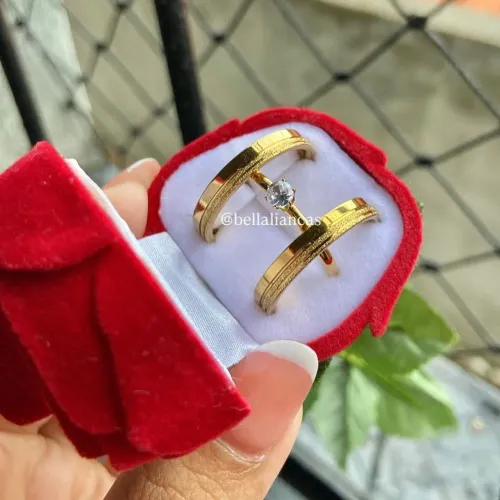 Aliança delicadas em aço inoxidável banhado a ouro 18k