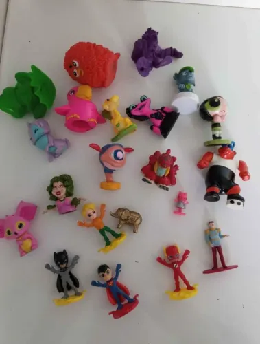 Miniaturas Colecionáveis de Personagens e Brinquedos