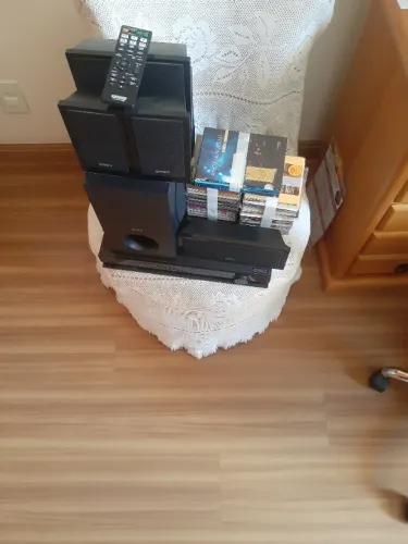 Wome theater sony 6 caixas de som controle e 50 CDs dos anos 70 ,80 90