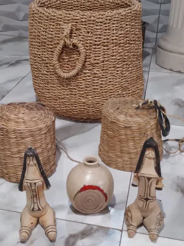 Artigos indígenas diversos para decoração