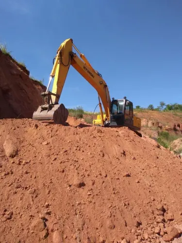 Escavadeira Hyundai 210 LC7 robex