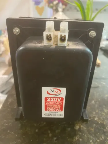 Autotransformador 220V Universal 5000VA