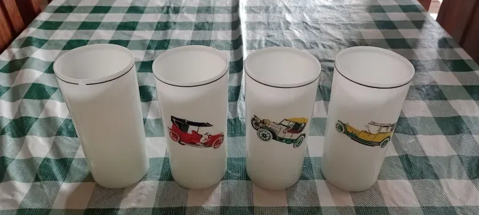 Jogo de 4 Copos de Vidro opalina Vintage com Desenhos de Carros
