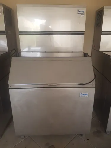 Vendo Máquinas Fabricadoras de Gelo em Cubos