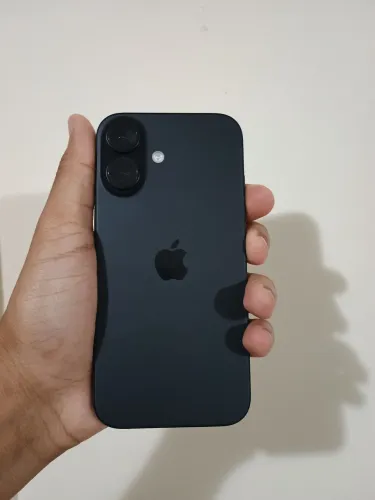iPhone 16 