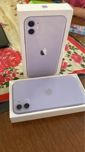 iPhone 11 64g muito novo 