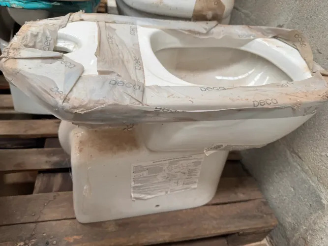 Vaso Deca com caixa acoplada