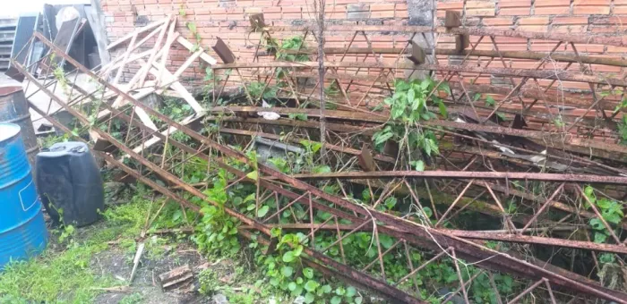 Estrutura Ferro e postes para galpão