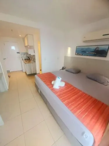 Atlântica Imóveis tem excelente flat com 1 dormitório à venda, 28 m² - Imbetiba - Macaé/RJ