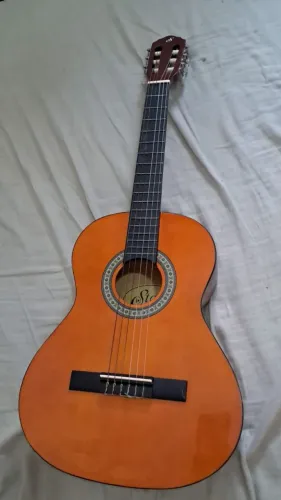 Vende se violão vem com bolsa dele 