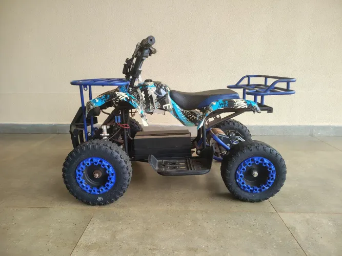 Quadriciclo infantil elétrico