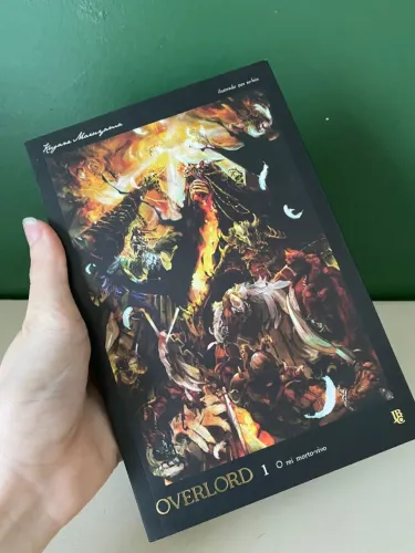Volume 1 de Overlord - O Rei Morto-Vivo, da editora JBC