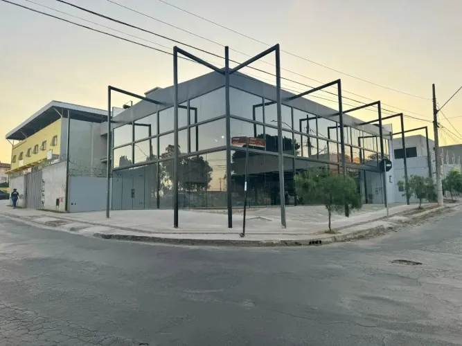 Galpão com 405 m² no bairro Xangri-Lá - Contagem/MG