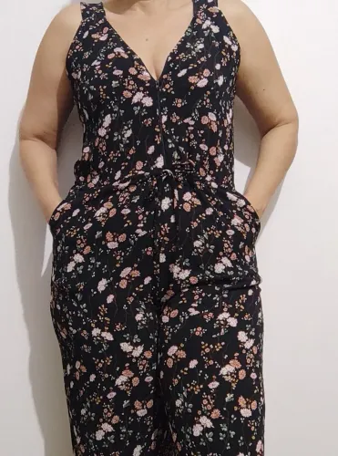 Macacão Floral Elegante