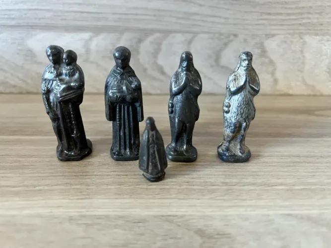 ANTIGAS MINIATURAS DE SANTOS EM ESTANHO