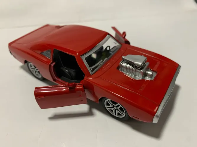 Vendo Miniaturas , Carros, Motos e Bicicletas, valor a partir de 30 reais .