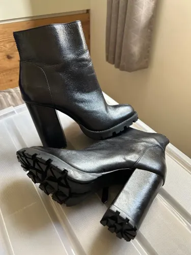 Bota de Couro Schutz TAM 38