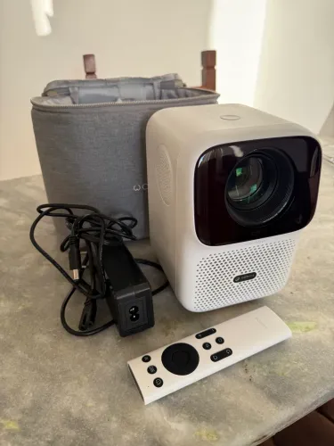 Projetor Wanbo T4 450 Lumens Full Hd, 1920x1080, Android 9, Foco Automático Wi-Fi 6