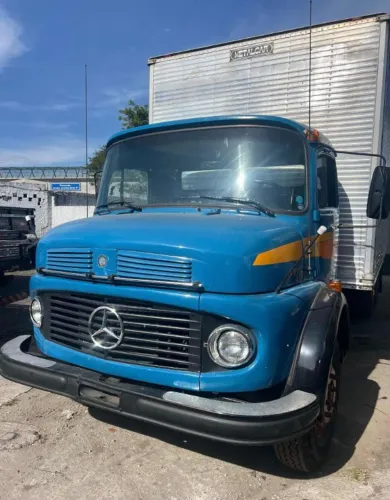 Caminhão Mercedes Benz 1113 truck baú alumínio