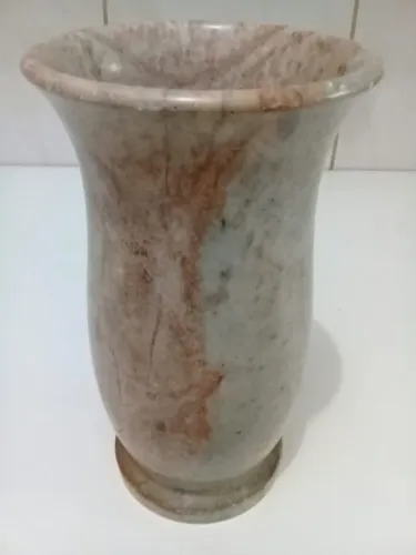 Vaso feito de pedra sabão