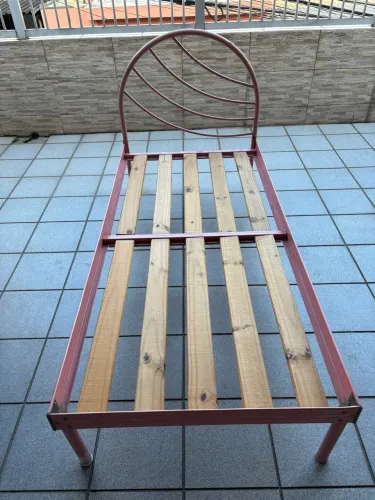 Cama + Extrado de Madeira Resistente