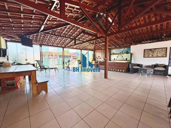 Casa à Venda 4 Quartos, 3 Suítes, 4 Vagas Bairro Serrano