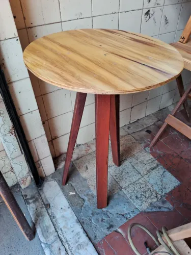 Mesa tripé reforçada 