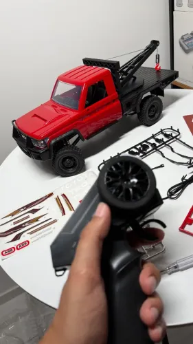 Carro de controle remoto 4x4 1/12