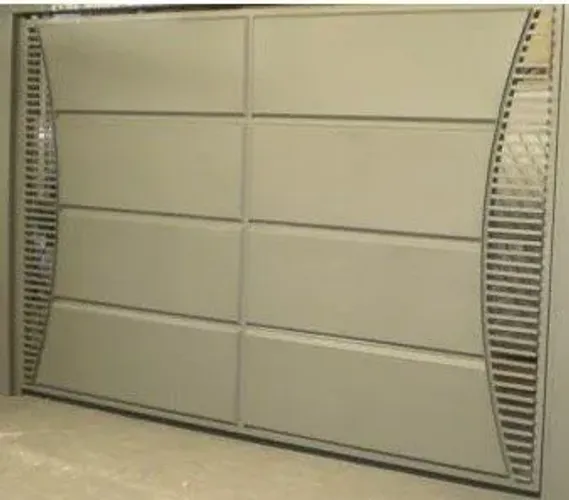 Portão de Aço com Design Moderno Ventilação em Meia Lua