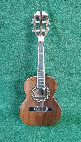Cavaquinho Almeida Luthier de imbuia maciço Captador duplo