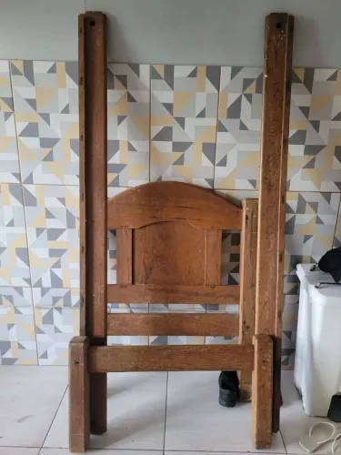 Cama em angelim 